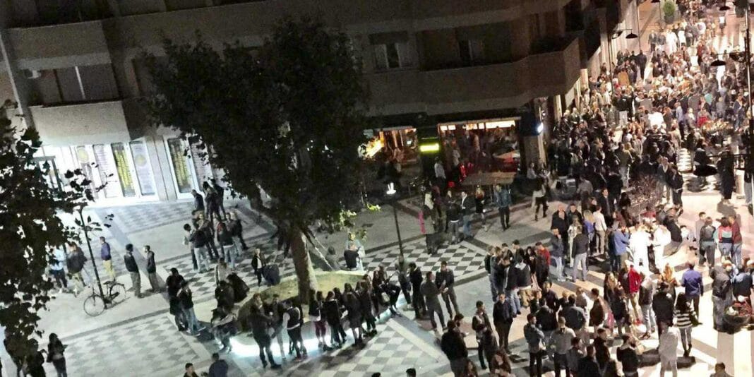 La-movida-pescarese-in-via-Battisti-prima-dell-emergenza-sanitaria