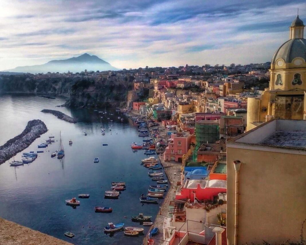 Procida-foto-Facebook-Procida-2022-Capitale-Italiana-della-Cultura