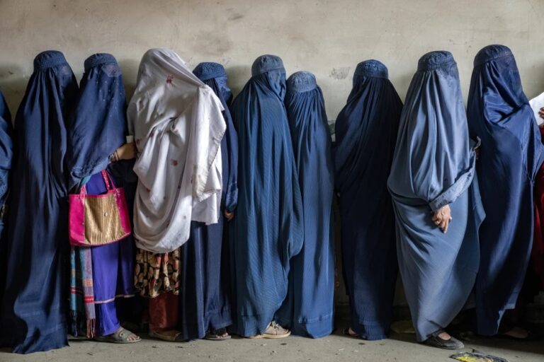Afghanistan. Onu. Ansia, isolamento, depressione, pensieri suicidi. Peggiora la salute mentale delle donne