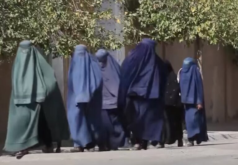 Afghanistan. Blinken: “le restrizioni dei talebani sulle donne sono violazione dei diritti umani”