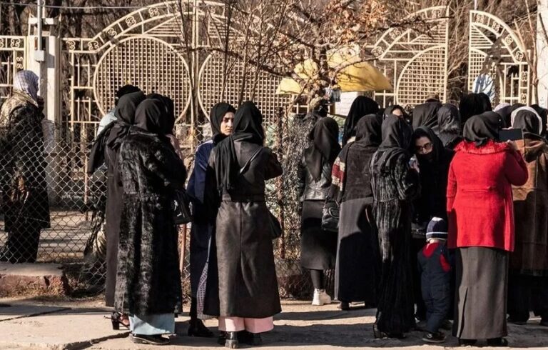 Afghanistan. I talebani impediscono alle studentesse di lasciare il Paese per studiare a Dubai