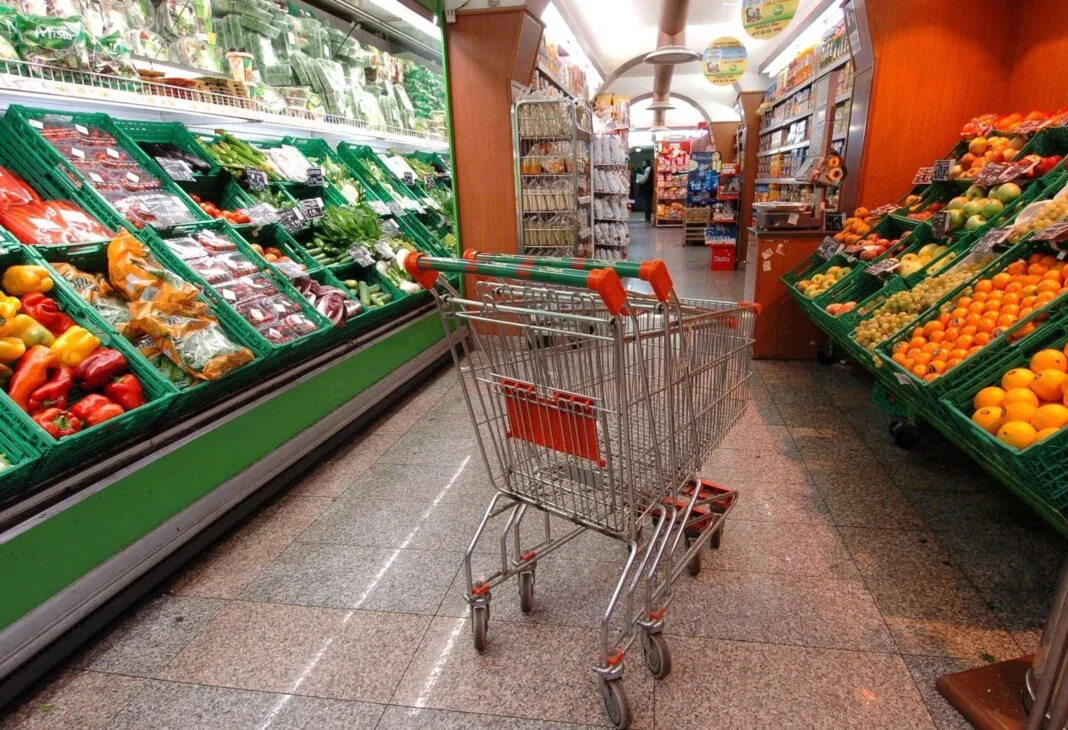 Unione Naz. Consumatori: Bankitalia, previsioni allarmanti, consumi crollano