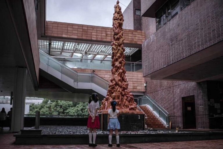 Hong Kong. Università rimuove la statua commemorativa della strage di piazza Tienanmen del 1989