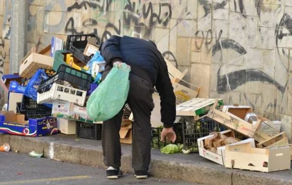 Unione Naz. Consumatori: Italia 6° in Ue per rischio povertà