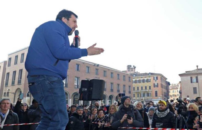 Migranti. Salvini, “non sono più sbarchi, ma invasione pianificata, Governo complice”