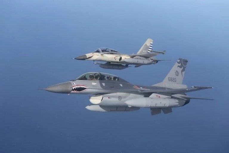 La Cina intensifica l’attività di navi da guerra e aerei da combattimento intorno a Taiwan