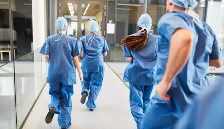 Infermiere chiede risarcimento di 70mila euro al suo aggressore