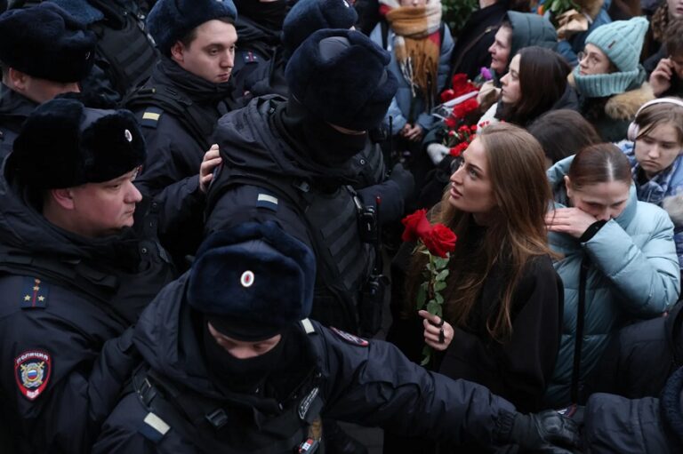 Navalny. Putin ordina di utilizzare le riprese video per identificare e arrestare le persone che hanno partecipato al funerale