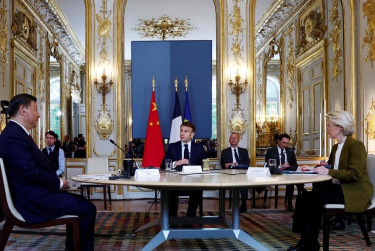 Parigi. Xi Jinping chiede legami più stretti con l’UE. “Il problema della sovraccapacità della Cina non esiste”
