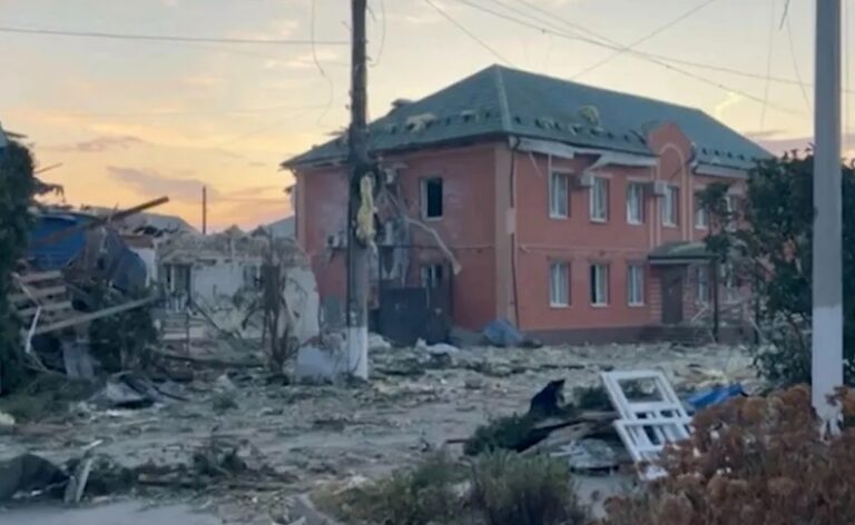 La Russia afferma che almeno 1.000 soldati ucraini con carri armati e veicoli blindati sono entrati a Kursk