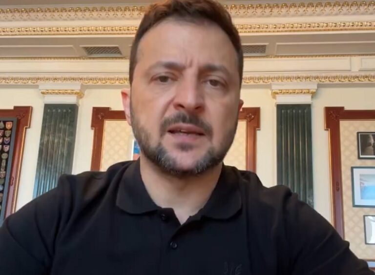 Zelensky promette una risposta all’attacco russo nel sud-est dell’Ucraina che ha causato 10 morti e 18 feriti