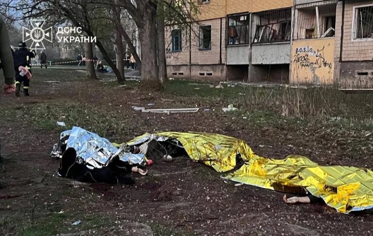 Ucraina. I russi lanciano un attacco missilistico balistico contro la città natale di Zelensky. 14 morti e oltre 50 feriti